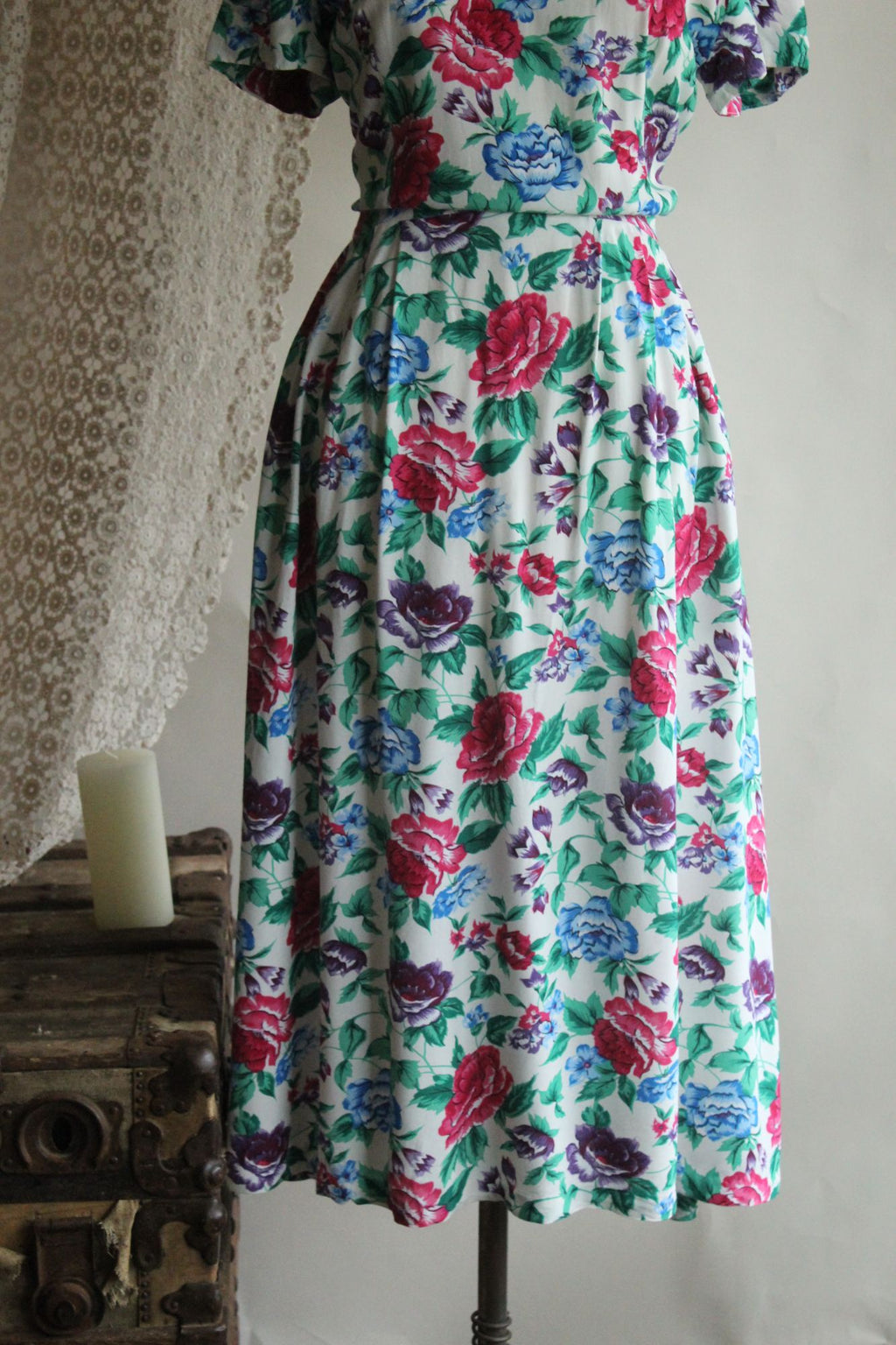 Vintage 1980's Tareti Howard Levi Floral print with Criss Cross Back,