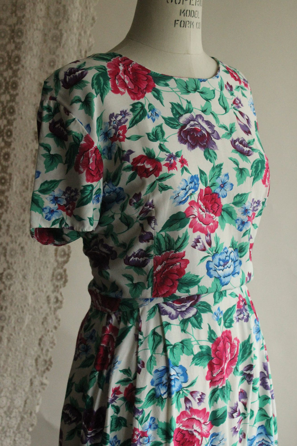 Vintage 1980's Tareti Howard Levi Floral print with Criss Cross Back,