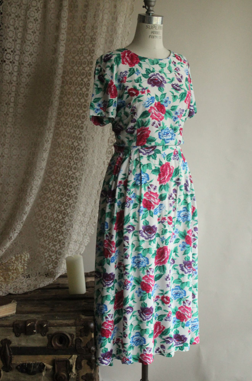 Vintage 1980's Tareti Howard Levi Floral print with Criss Cross Back,