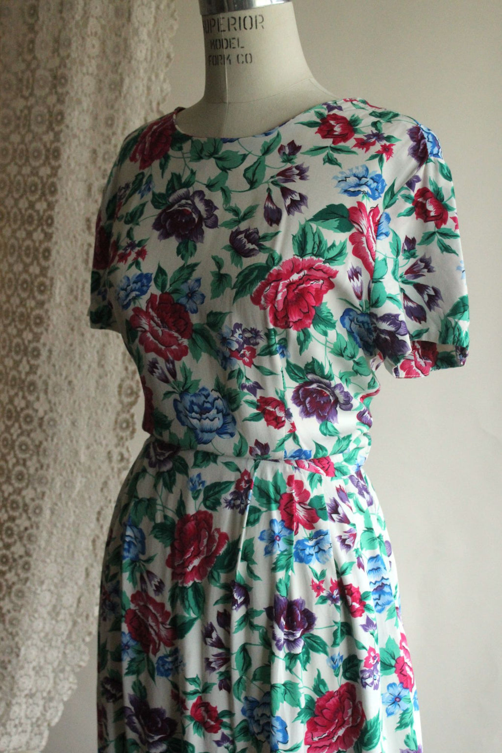 Vintage 1980's Tareti Howard Levi Floral print with Criss Cross Back,