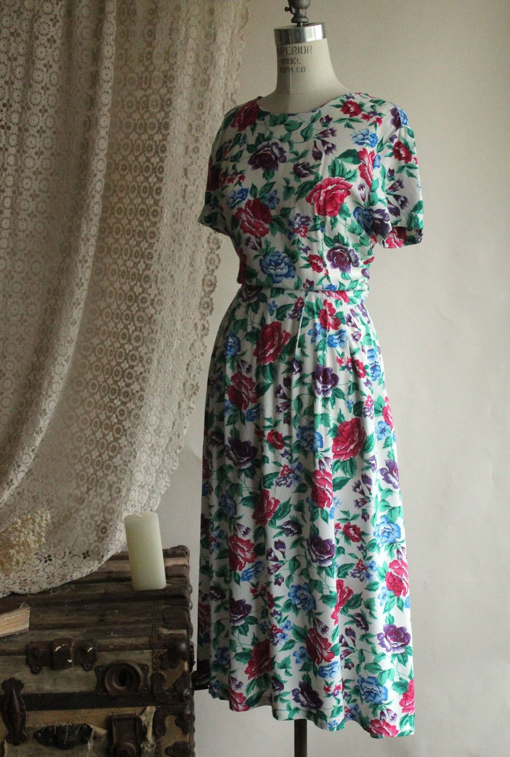 Vintage 1980's Tareti Howard Levi Floral print with Criss Cross Back,