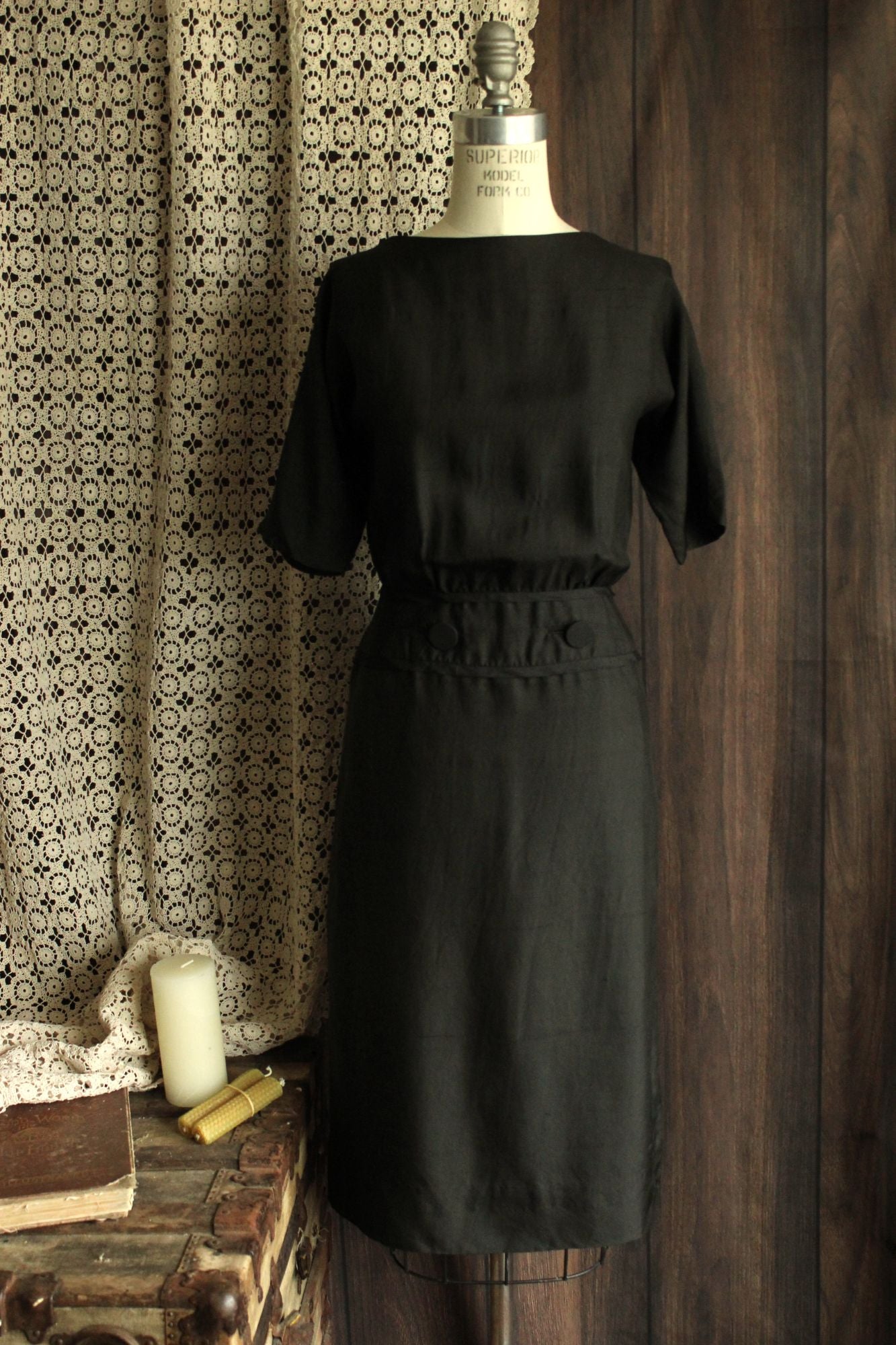 vintage black cocktail dress 1950s Velvet Sweetheart while the attached faux belt adds a touch of sophistication A-line Cocktail Dress 2026 Lace