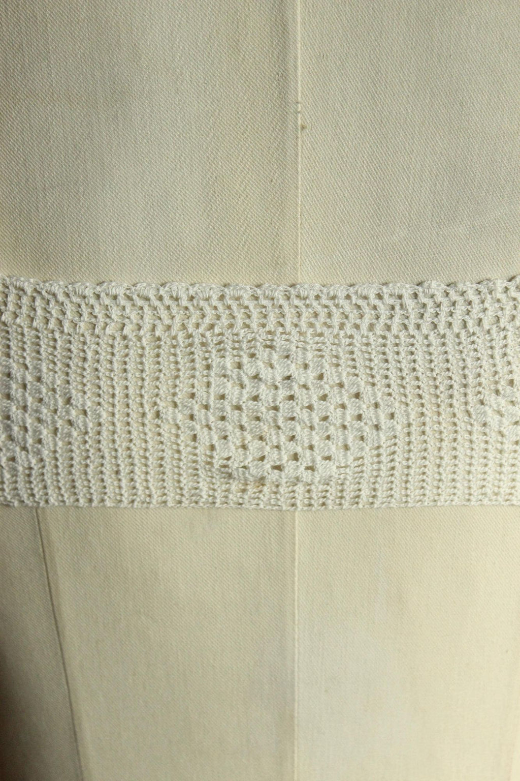 Vintage 1900s Edwardian White Crochet Lace Yoke Chemise Top Trim