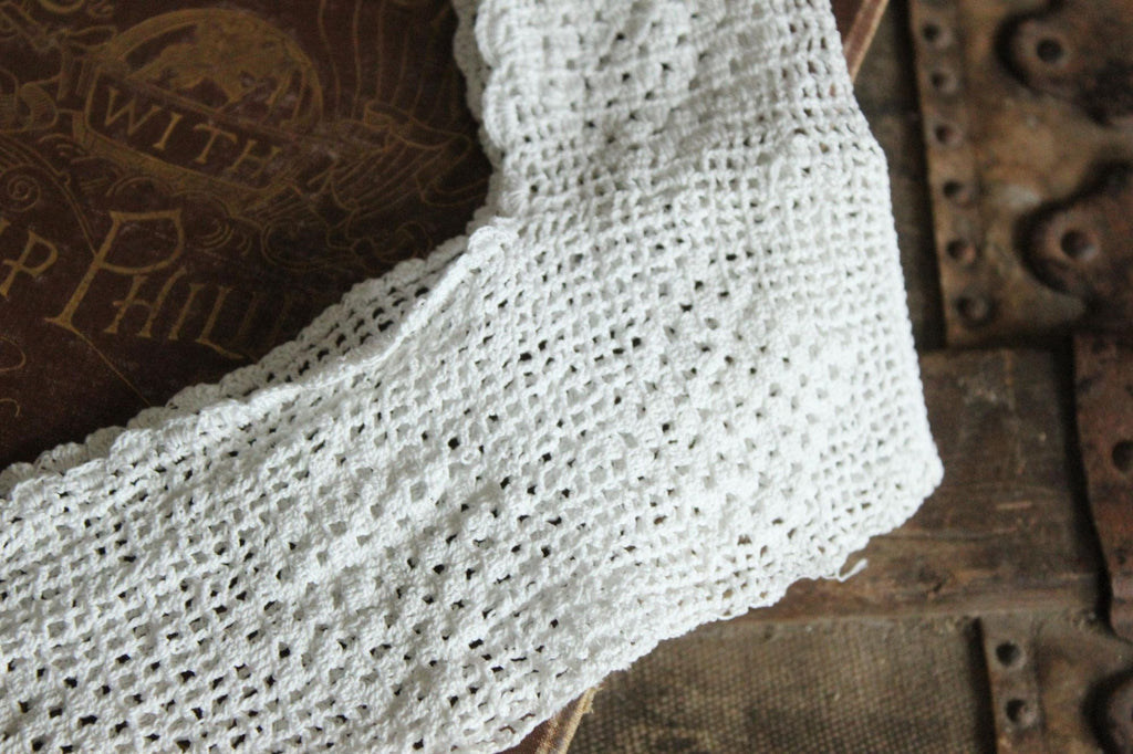 Vintage 1900s Edwardian White Crochet Lace Yoke Chemise Top Trim