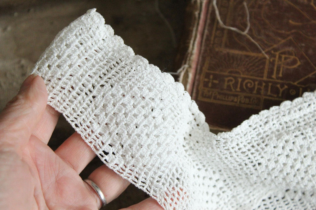 Vintage 1900s Edwardian White Crochet Lace Yoke Chemise Top Trim
