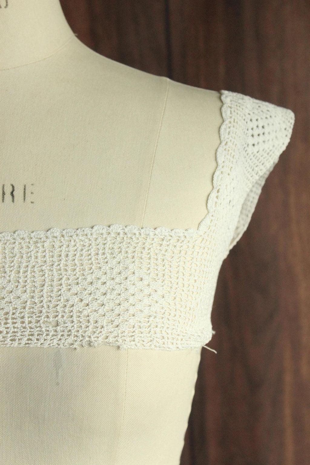 Vintage 1900s Edwardian White Crochet Lace Yoke Chemise Top Trim