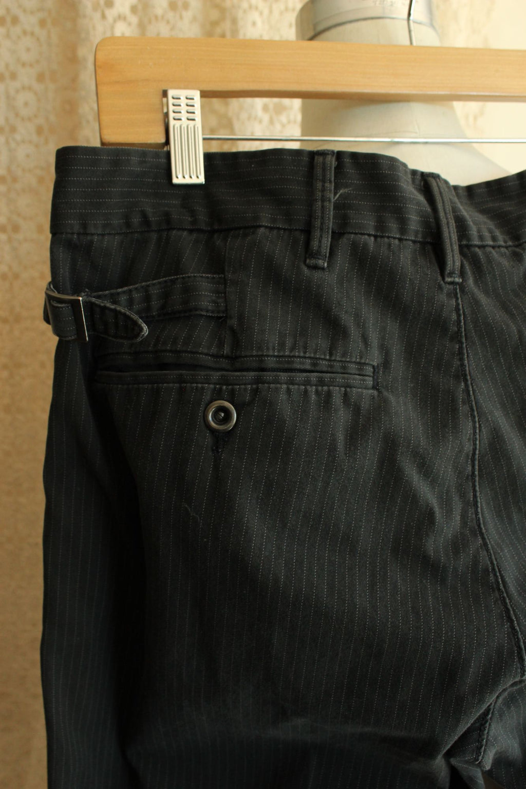 Mens Express ROCCO Pinstripe Pants 32x30 Slim Fit Low Rise Straight Leg Gray