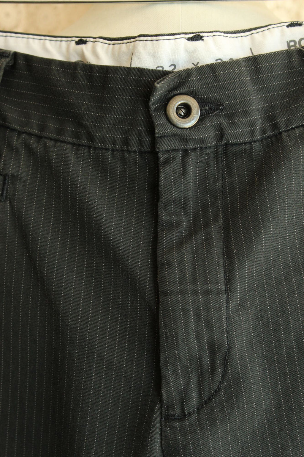 Mens Express ROCCO Pinstripe Pants 32x30 Slim Fit Low Rise Straight Leg Gray