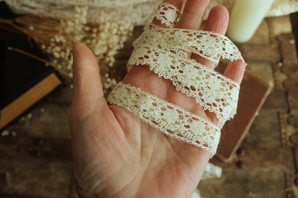 Vintage Lace Trim, Ivory Crochet, .75" Two Yards
