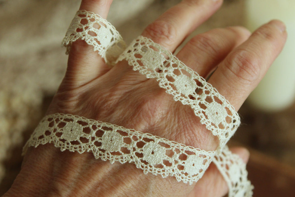 Vintage Lace Trim, Ivory Crochet, .75" Two Yards