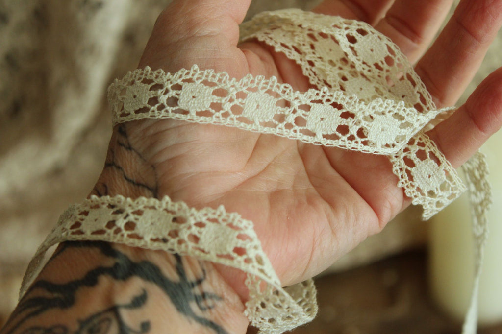 Vintage Lace Trim, Ivory Crochet, .75" Two Yards