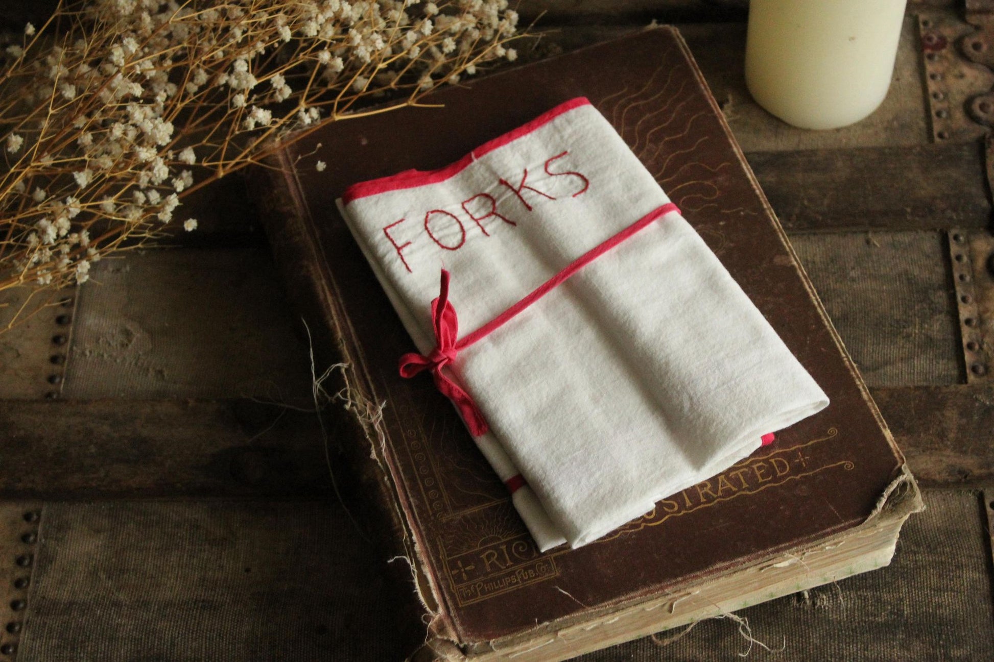 Vintage 1950s White And Red Fork Pocket