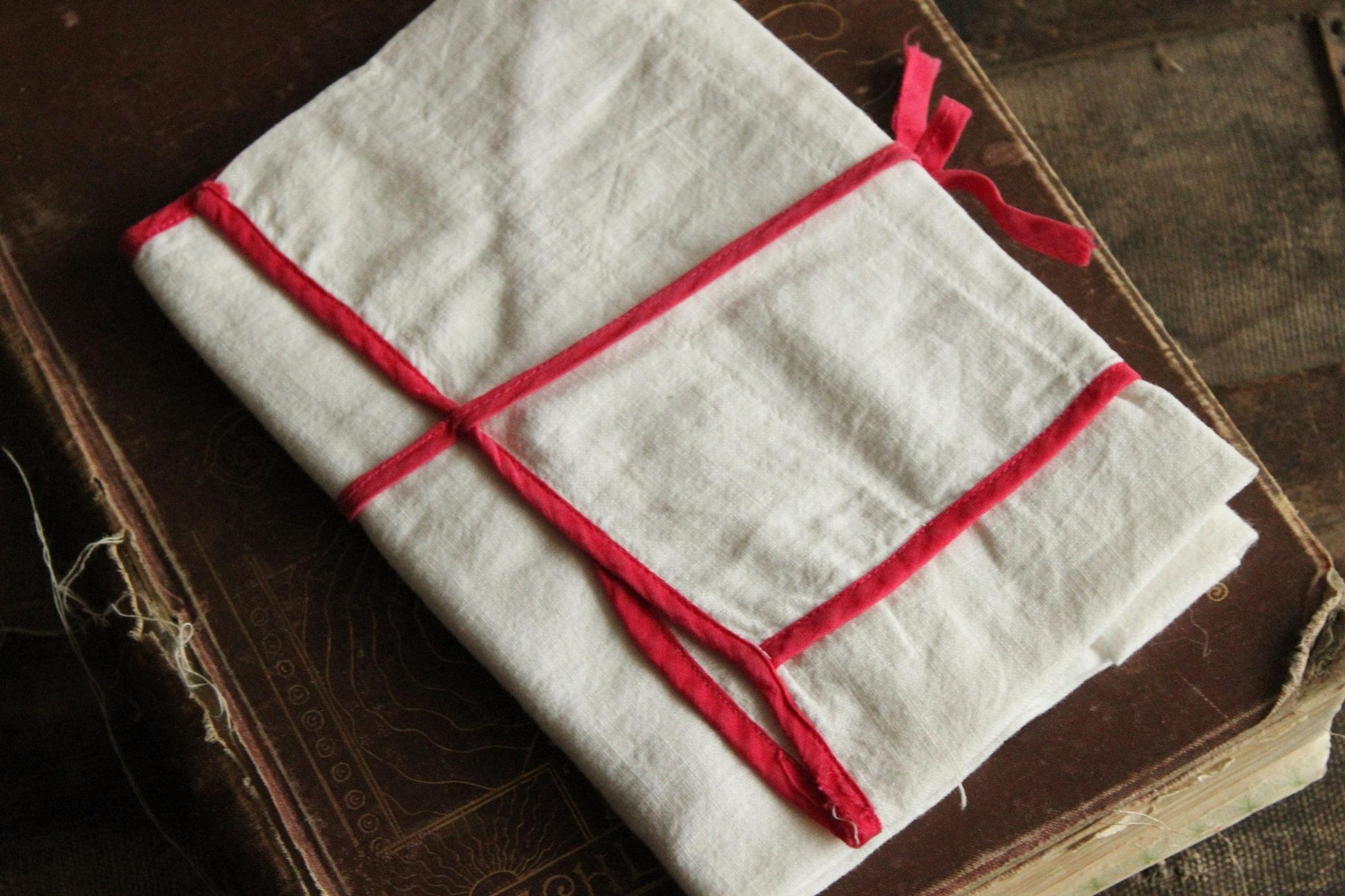 Vintage 1950s White And Red Fork Pocket