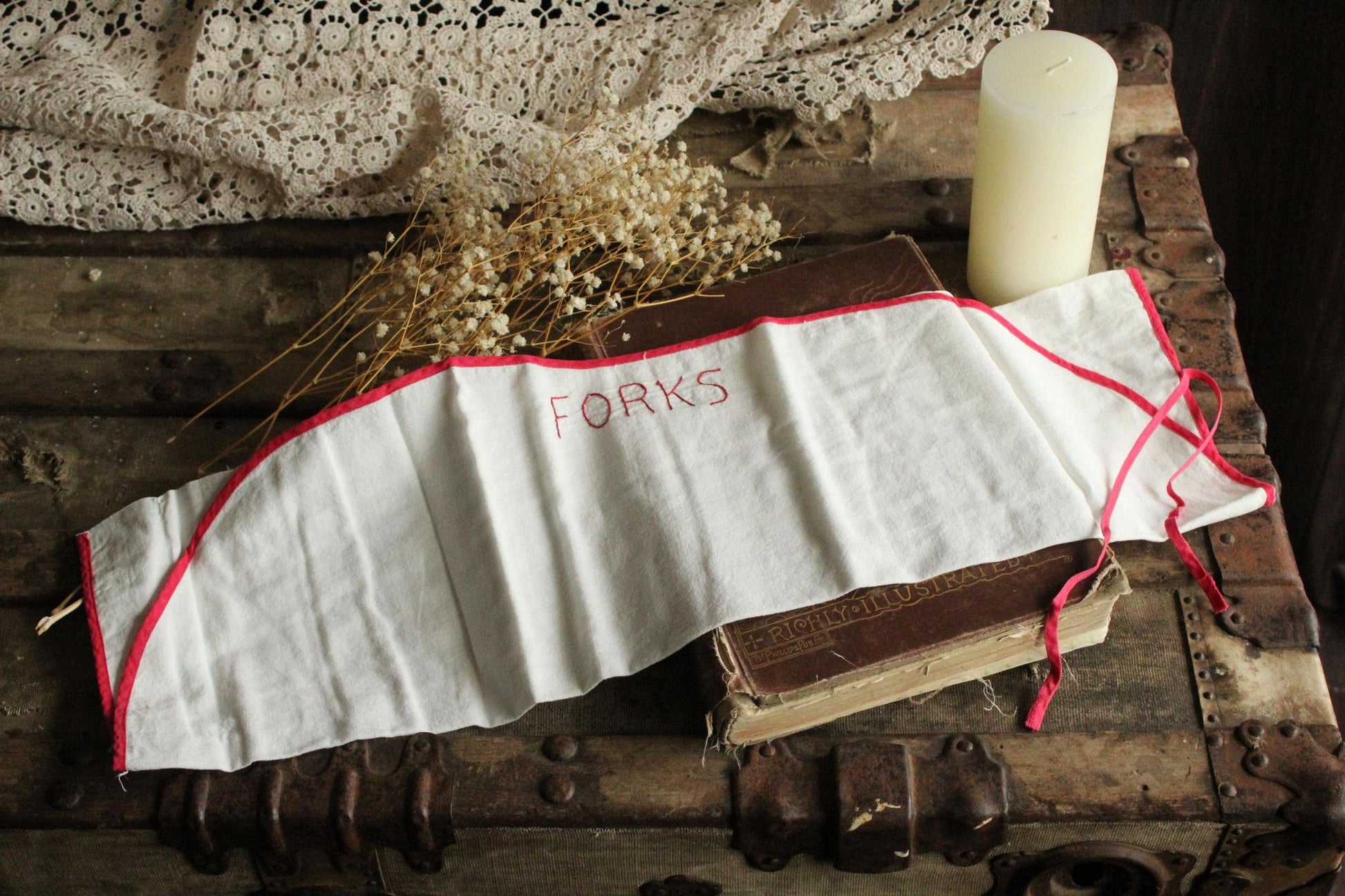 Vintage 1950s White And Red Fork Pocket