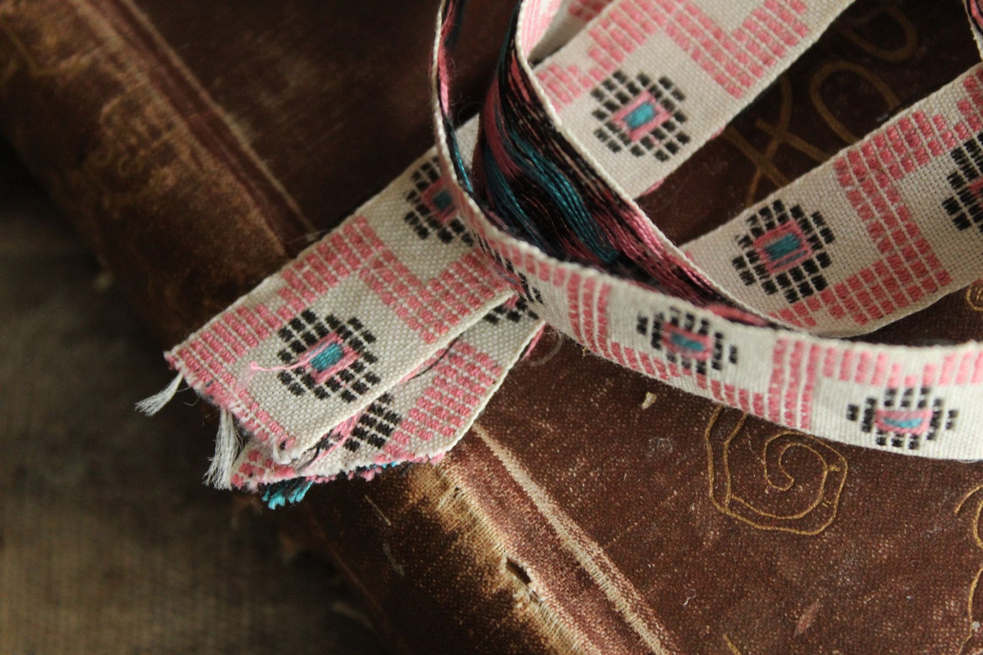 Vintage Jacquard Ribbon Trim, One Yard 24 Inch Piece .75 Inch Wide