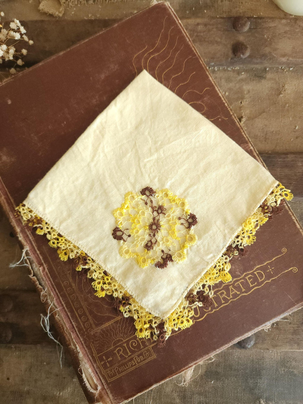 Vintage 1960s Hand Tatted Lace on Pale Yellow Linen Handkerchief