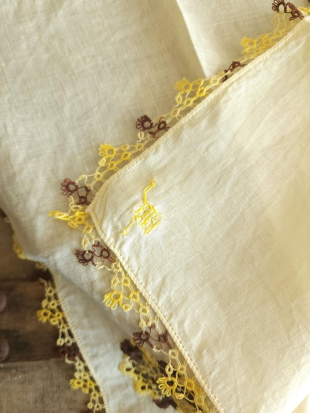Vintage 1960s Hand Tatted Lace on Pale Yellow Linen Handkerchief