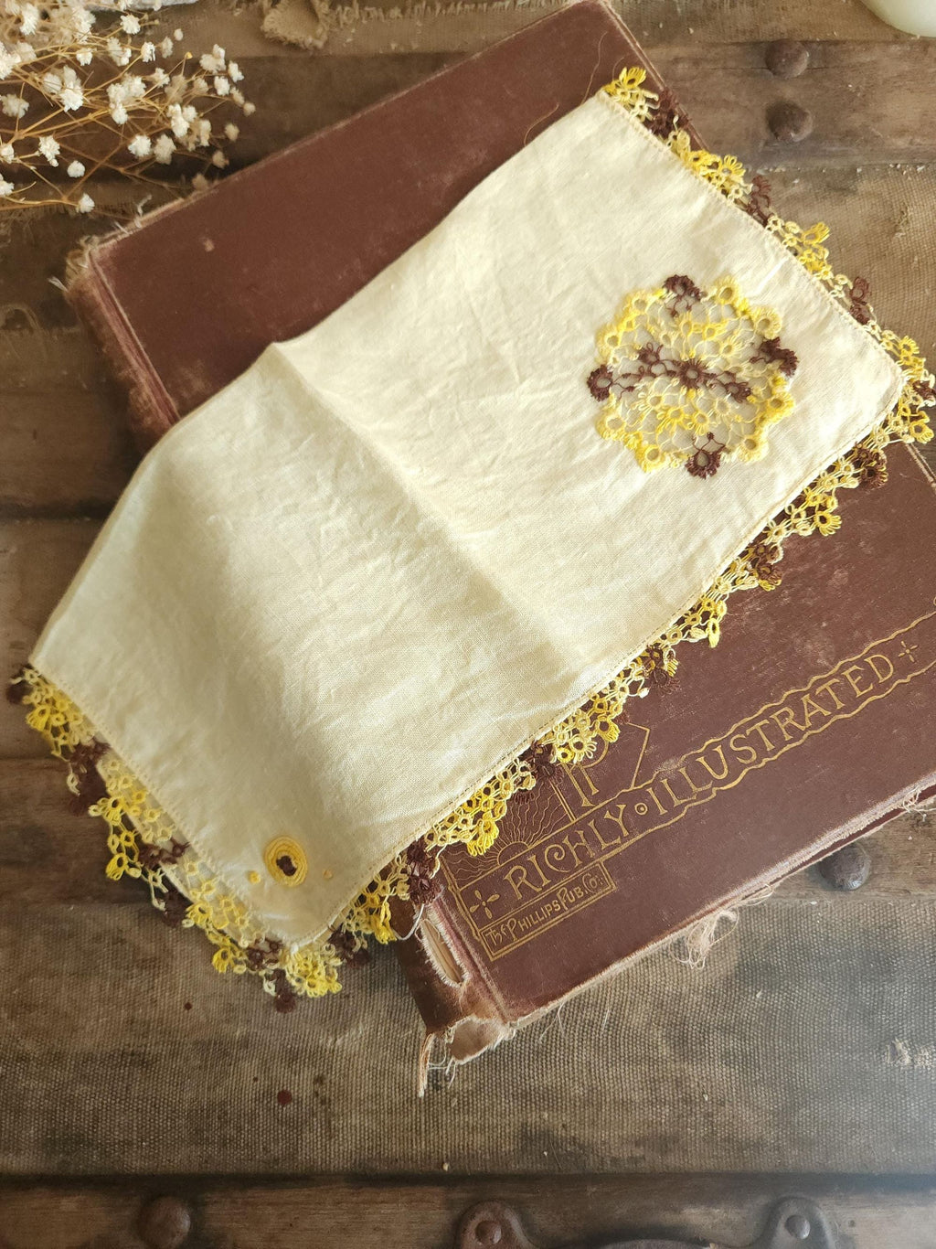 Vintage 1960s Hand Tatted Lace on Pale Yellow Linen Handkerchief