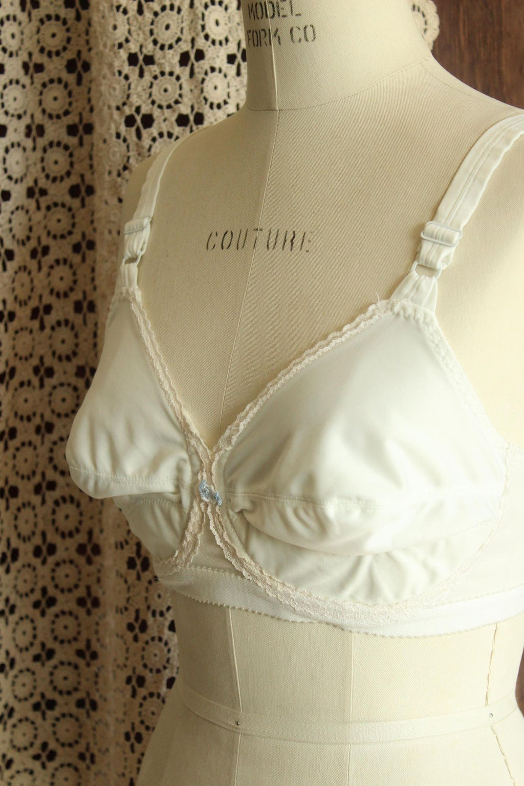 Vintage 1980s 1990s Bra, White 36C, Playtex Cross Your Heart #754