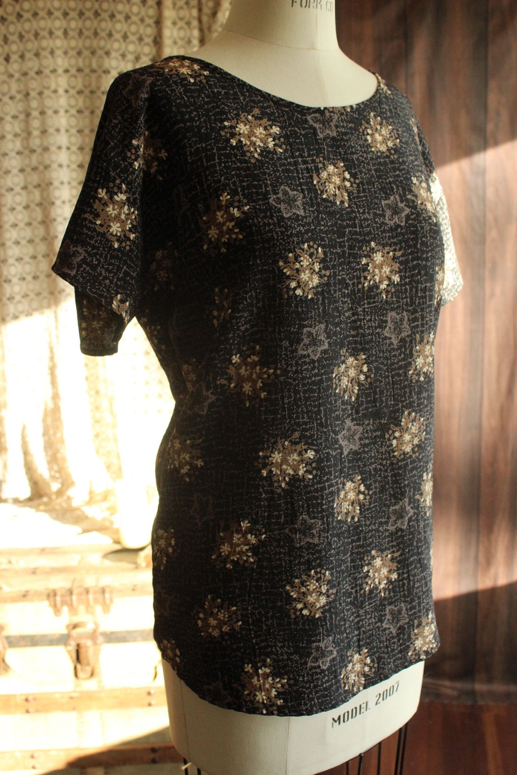 Vintage 1990s Black and Gold and Gray Floral Print Top