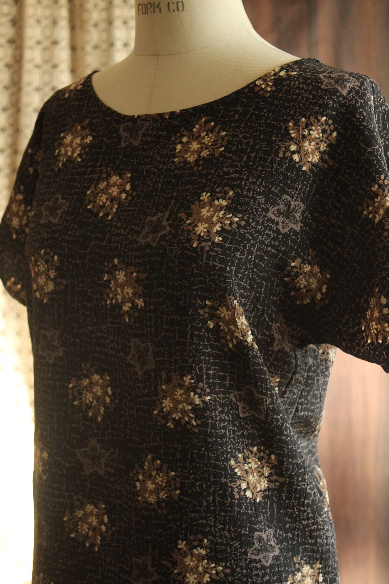 Vintage 1990s Black and Gold and Gray Floral Print Top