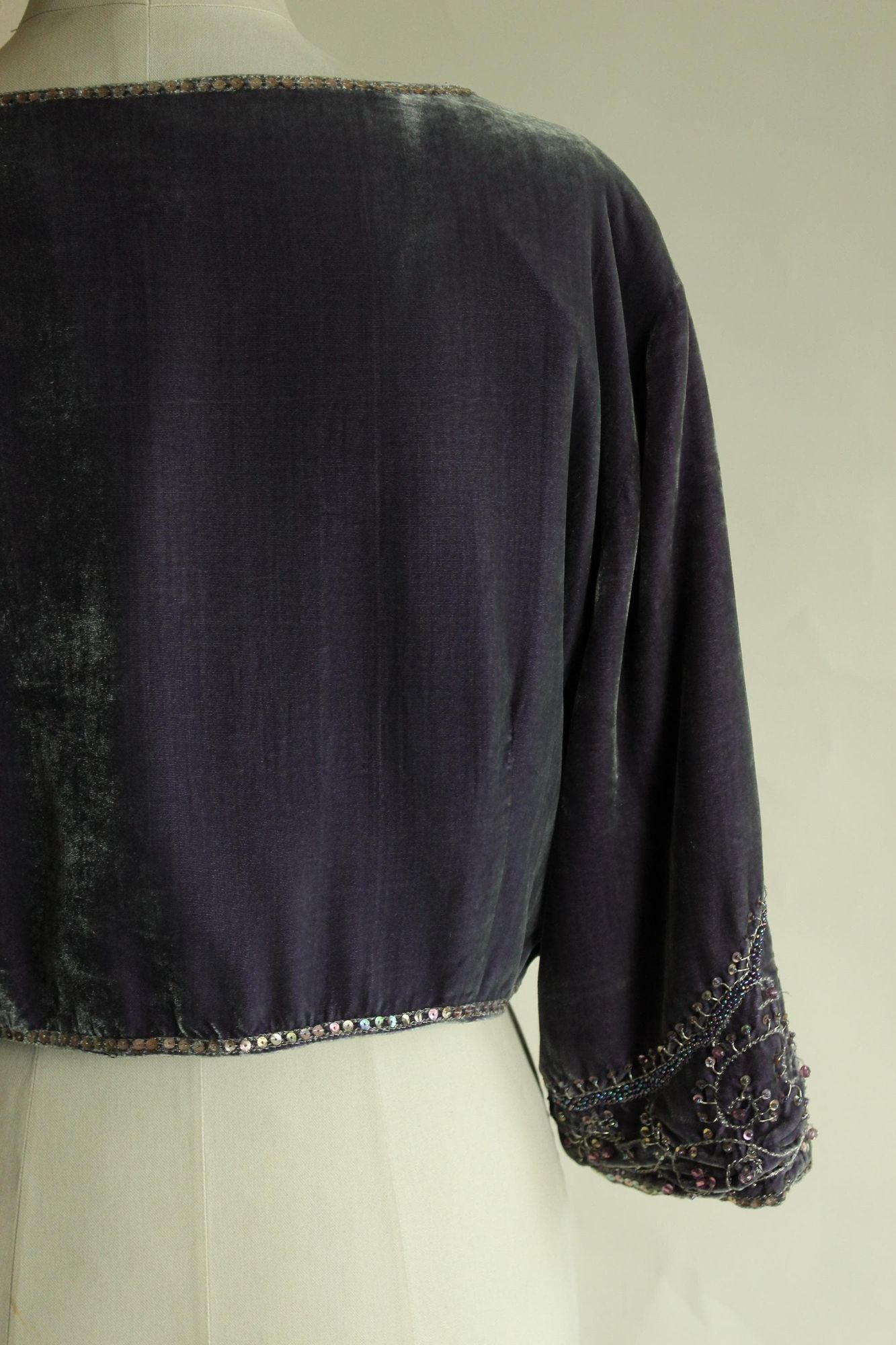 Vintage 1990s 2000s ECI Purple Velvet Bolero Shrug with Beading, Size Large