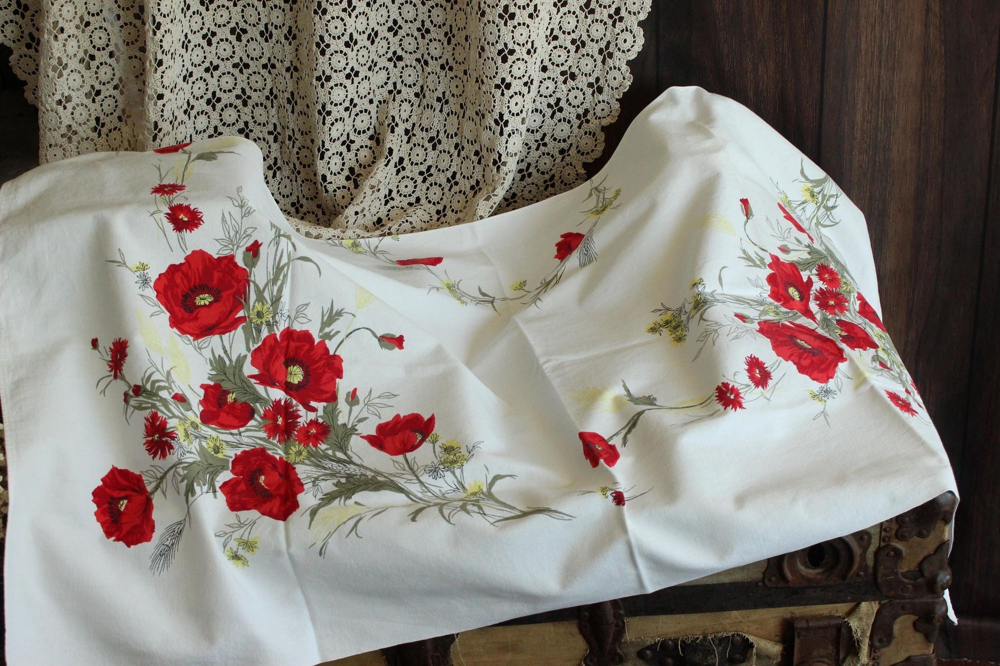 Vintage 1950s Red Poppy Flower Print Table Topper