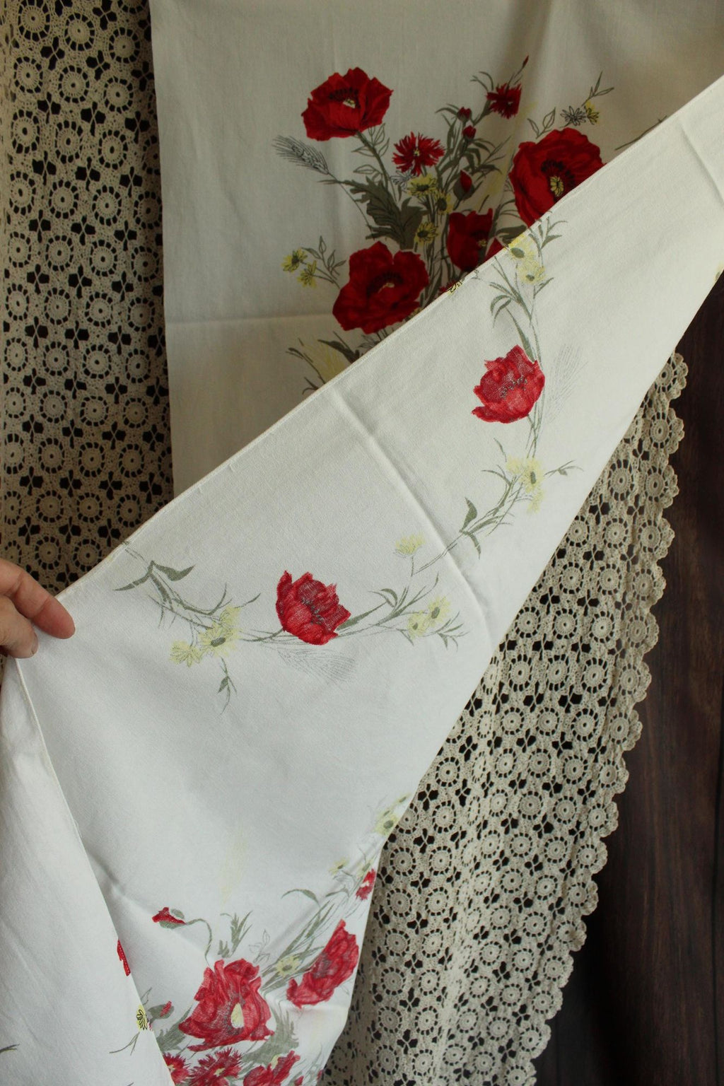 Vintage 1950s Red Poppy Flower Print Table Topper