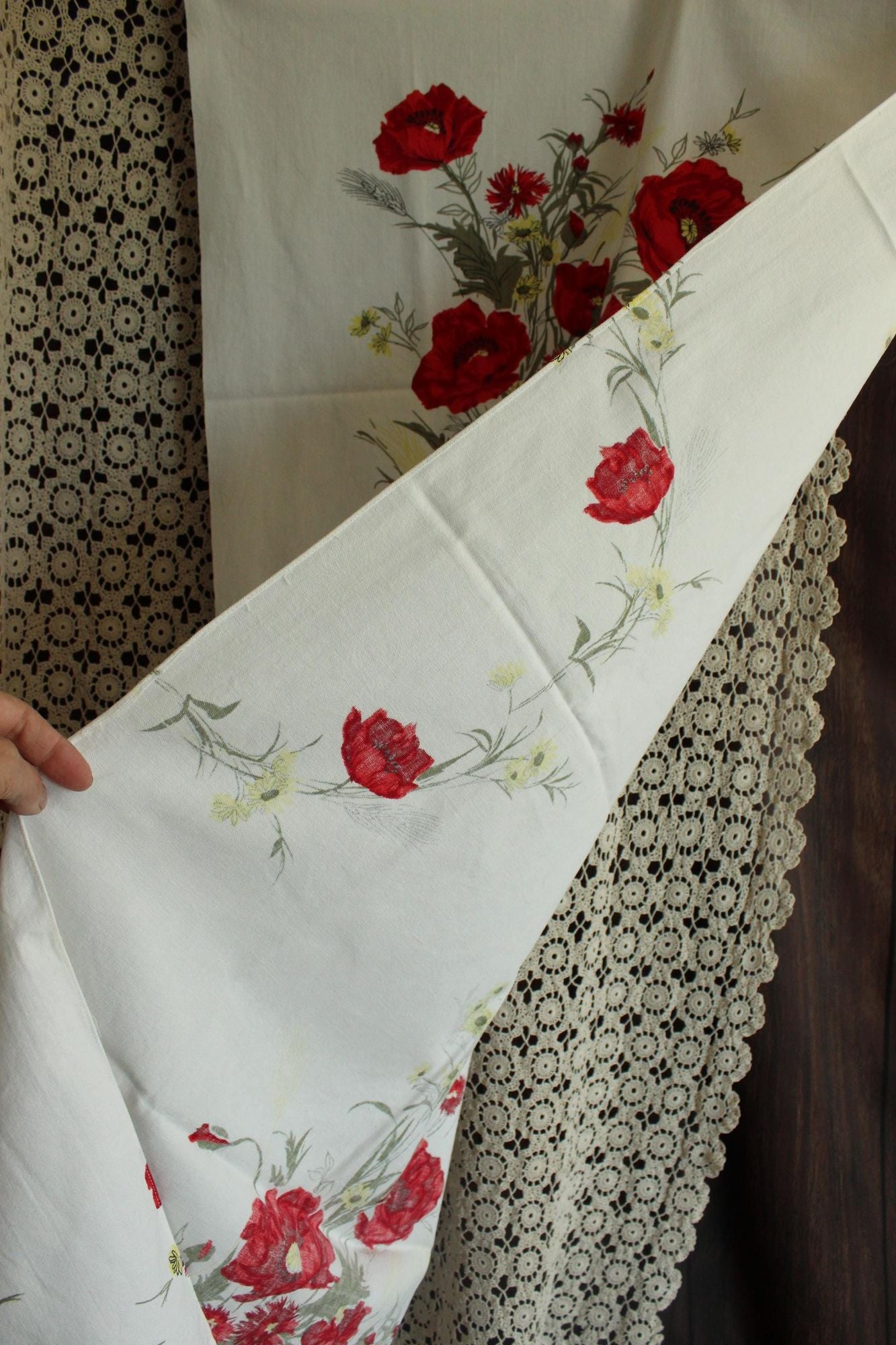 Vintage 1950s Red Poppy Flower Print Table Topper