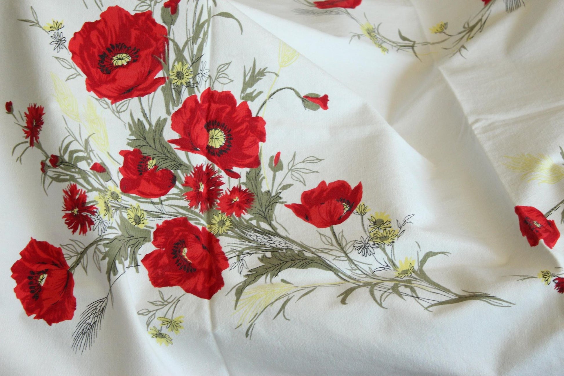 Vintage 1950s Red Poppy Flower Print Table Topper