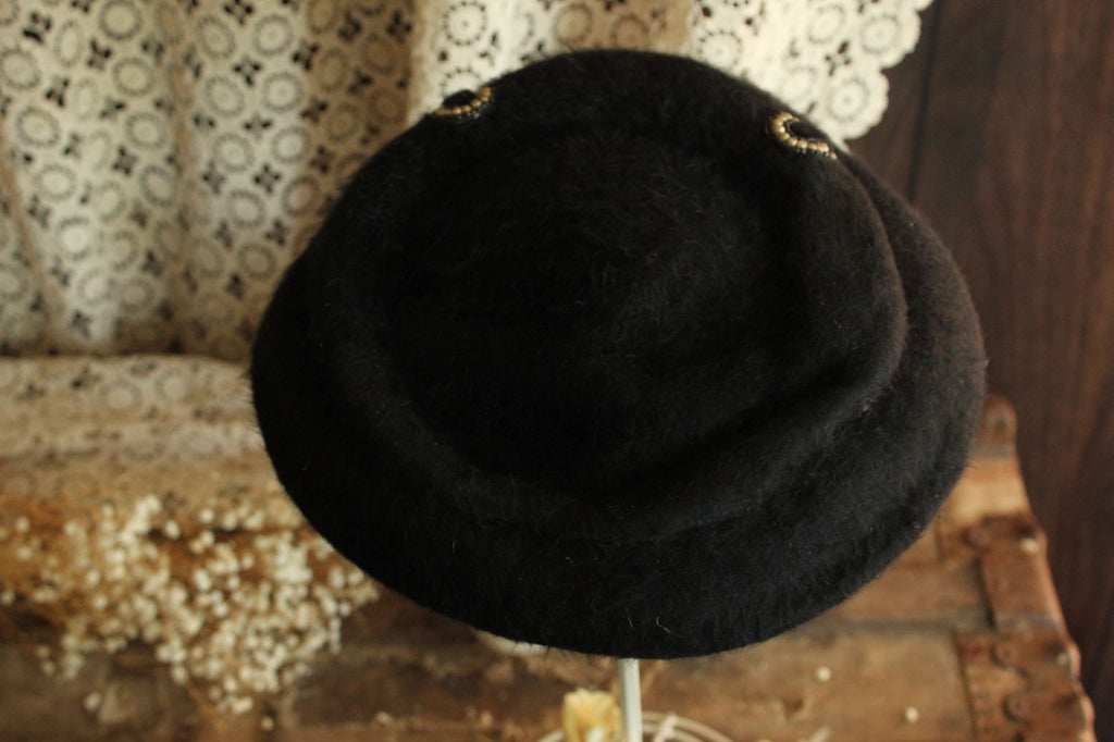 Vintage 1940s Black Plate Hat with Faux Pearls