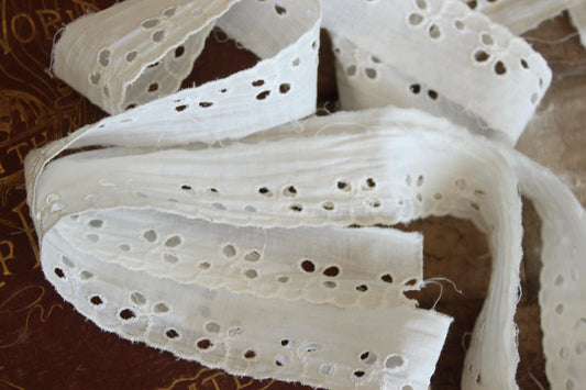 Vintage White Eyelet Lace Trim 1.25", 2 Yards