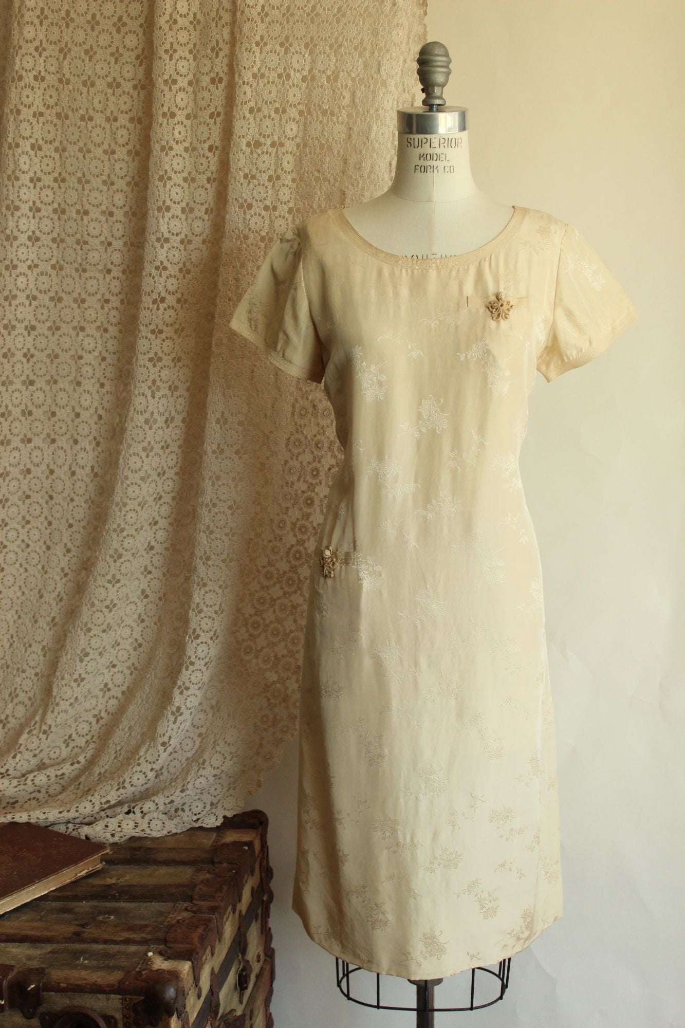 Vintage 1960s Volup Size Calabash House Ivory Silk Damask Dress