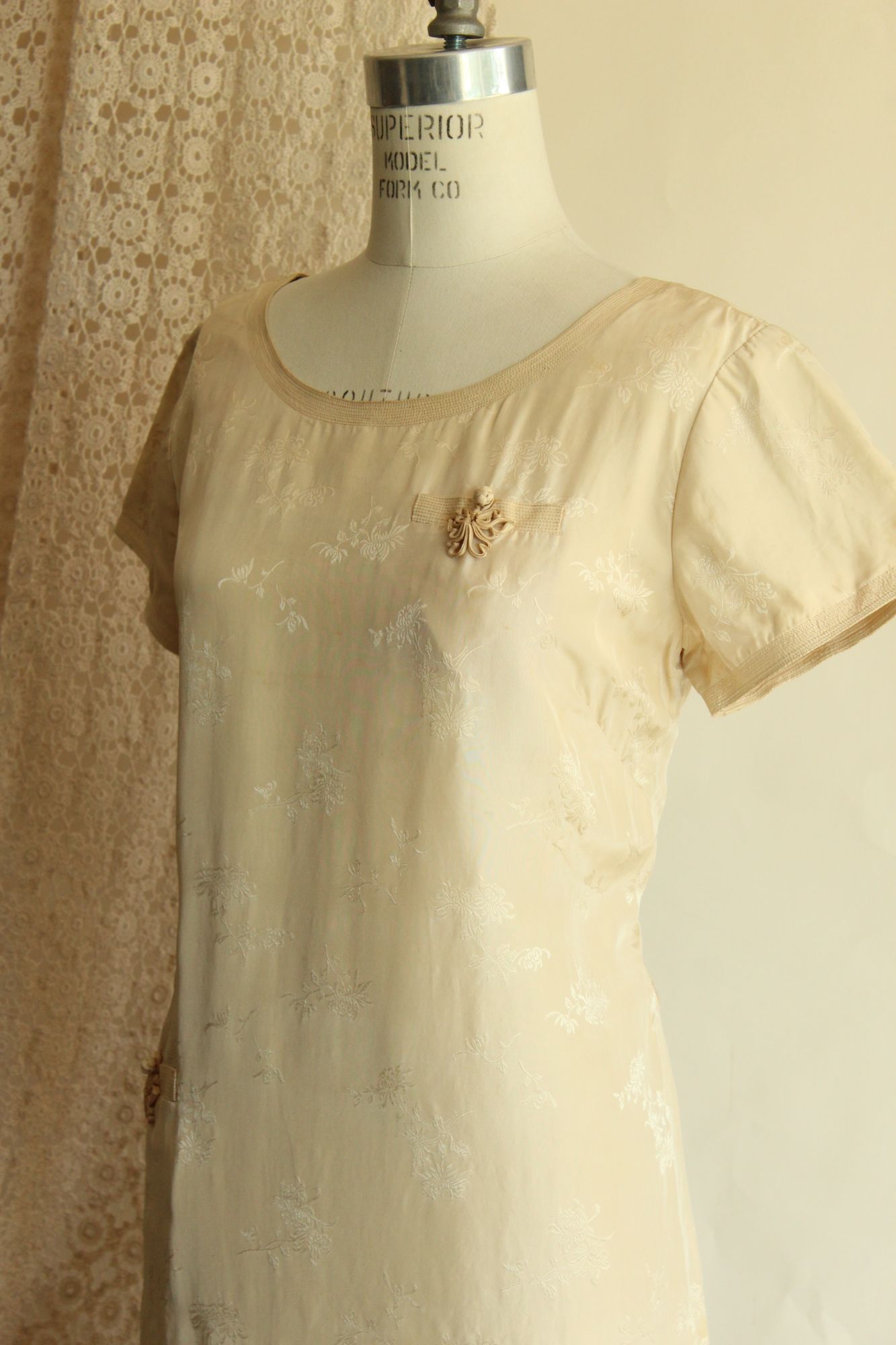 Vintage 1960s Volup Size Calabash House Ivory Silk Damask Dress