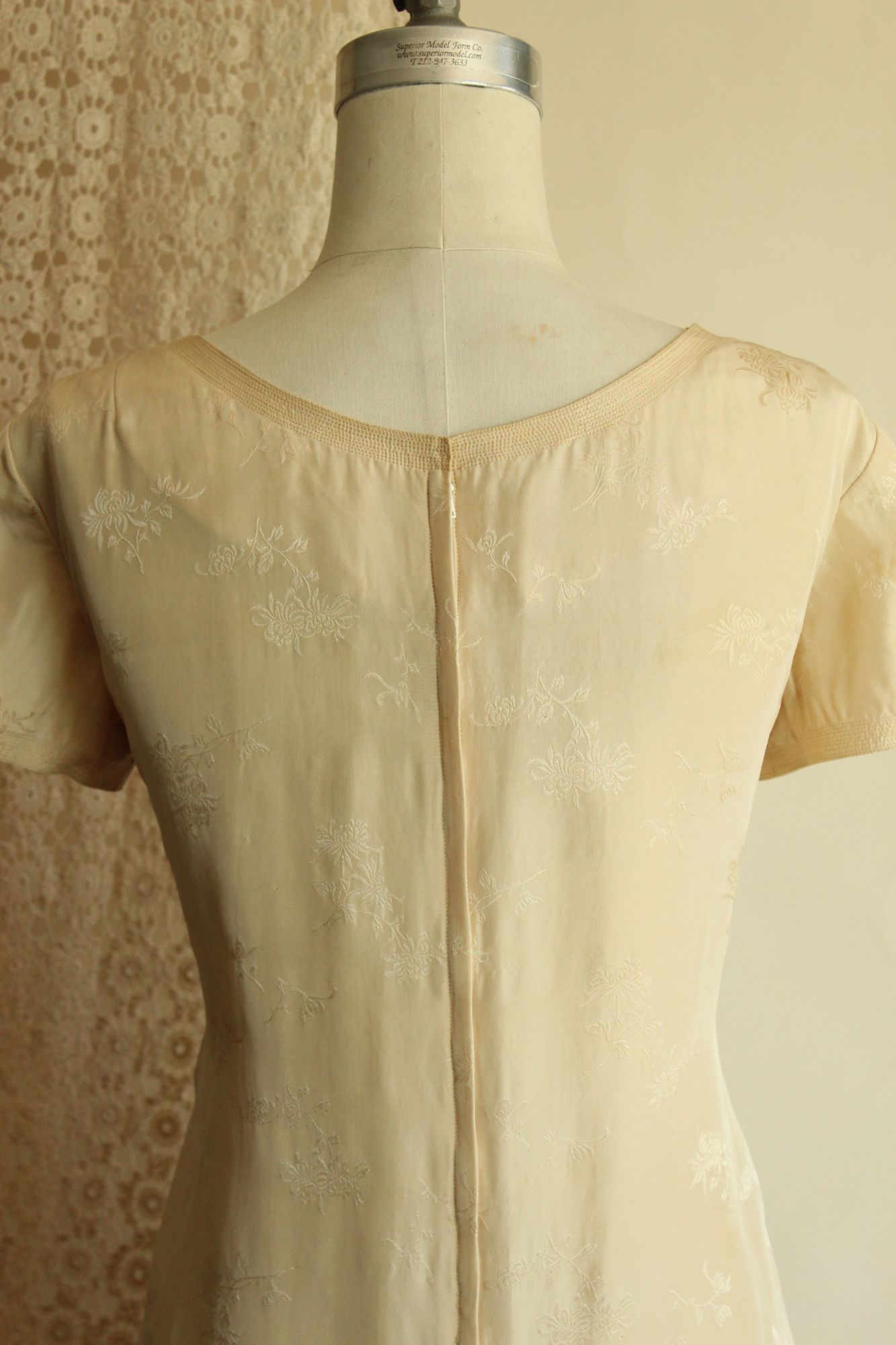 Vintage 1960s Volup Size Calabash House Ivory Silk Damask Dress