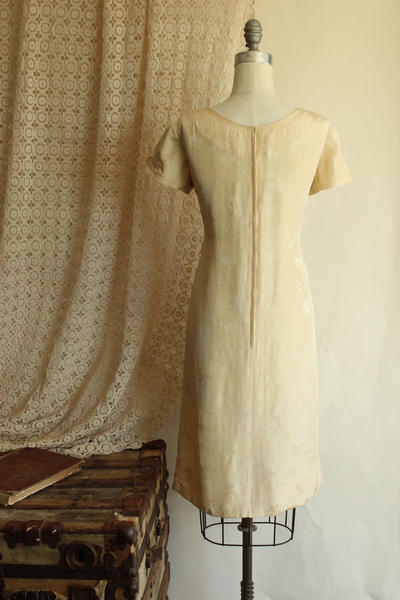 Vintage 1960s Volup Size Calabash House Ivory Silk Damask Dress