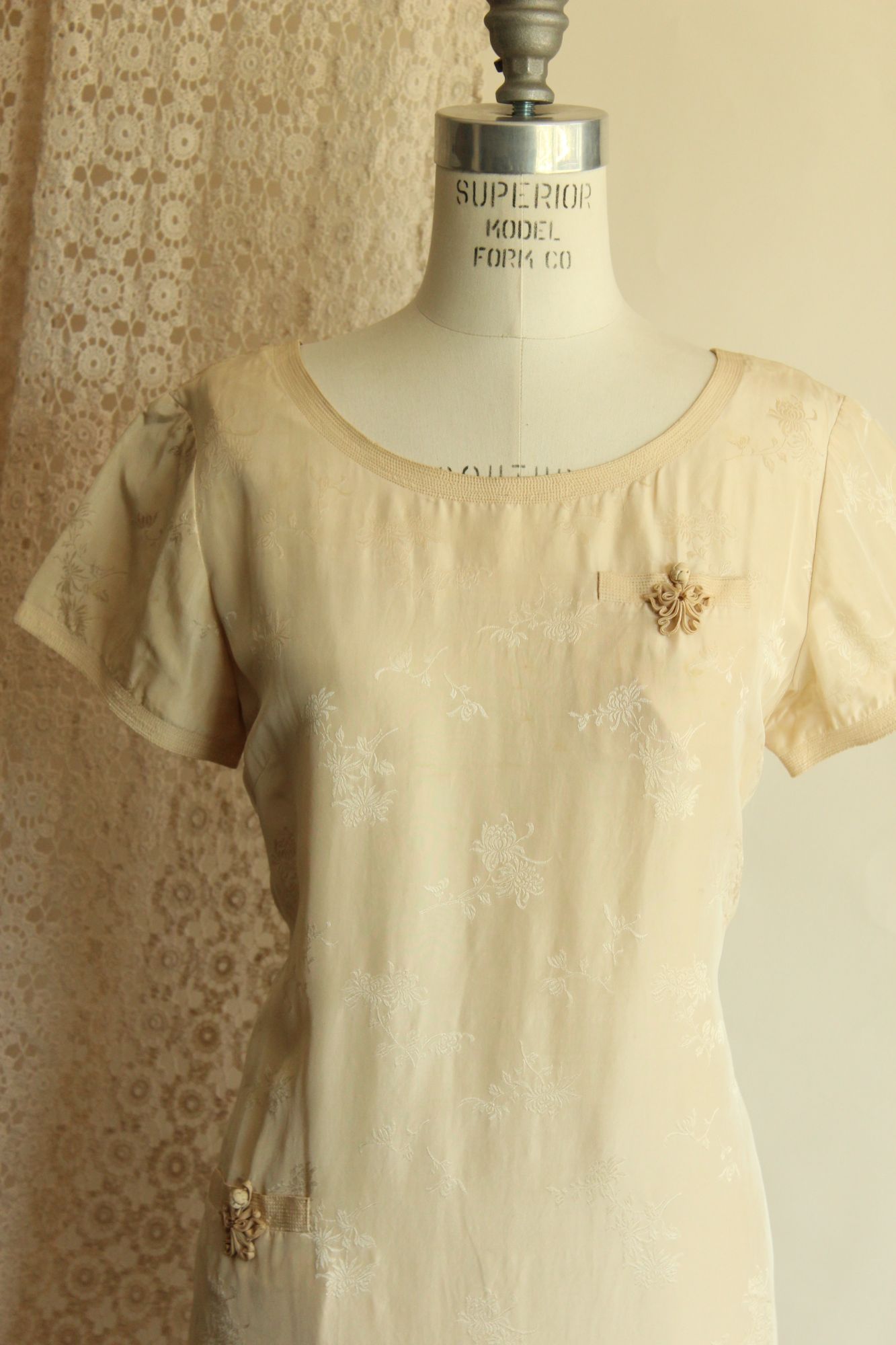 Vintage 1960s Volup Size Calabash House Ivory Silk Damask Dress