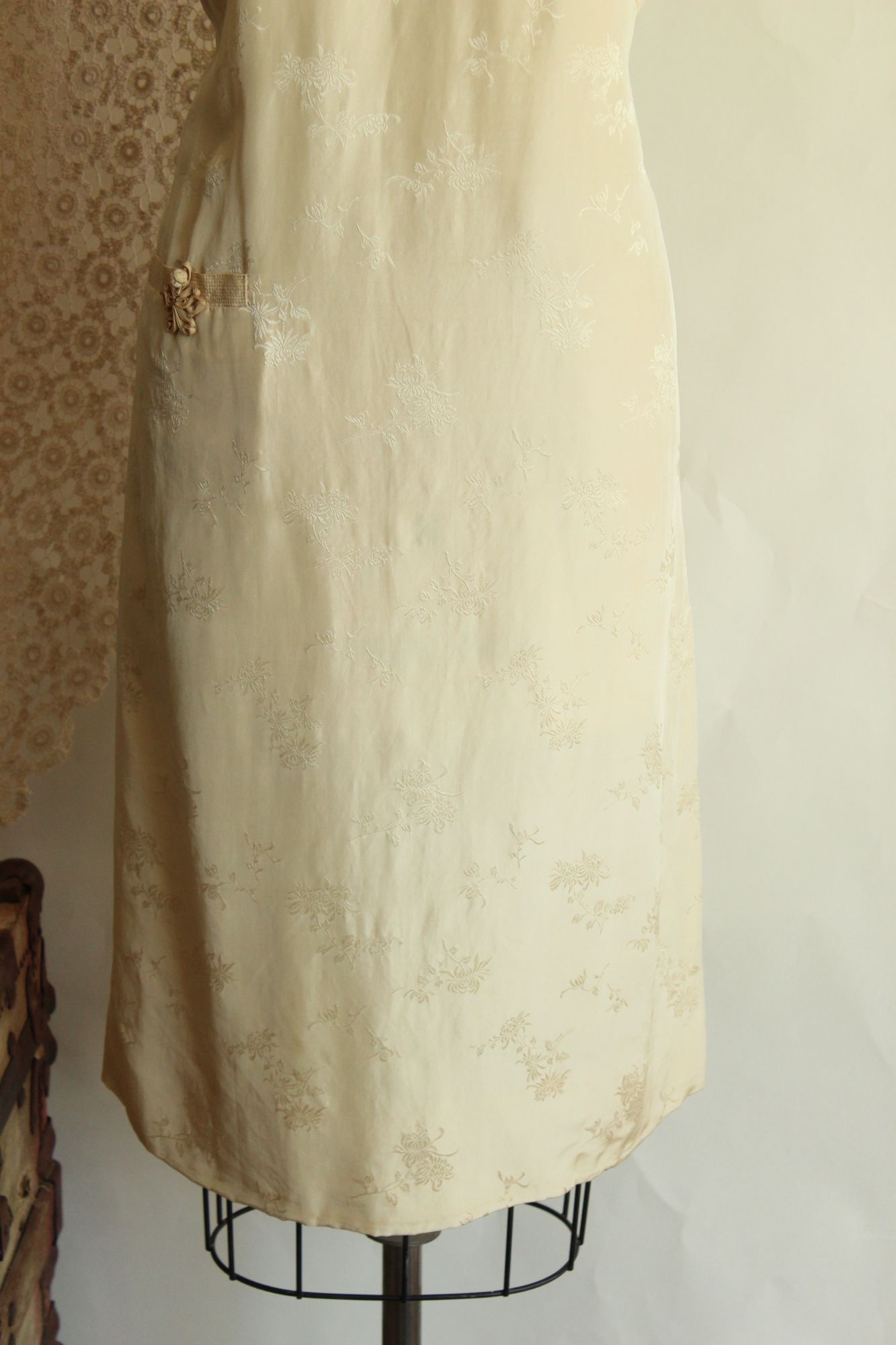 Vintage 1960s Volup Size Calabash House Ivory Silk Damask Dress