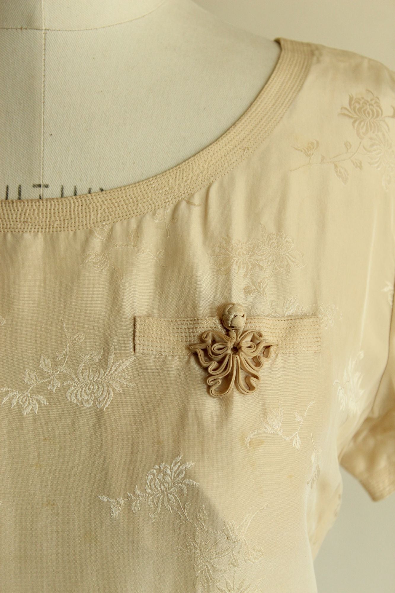 Vintage 1960s Volup Size Calabash House Ivory Silk Damask Dress