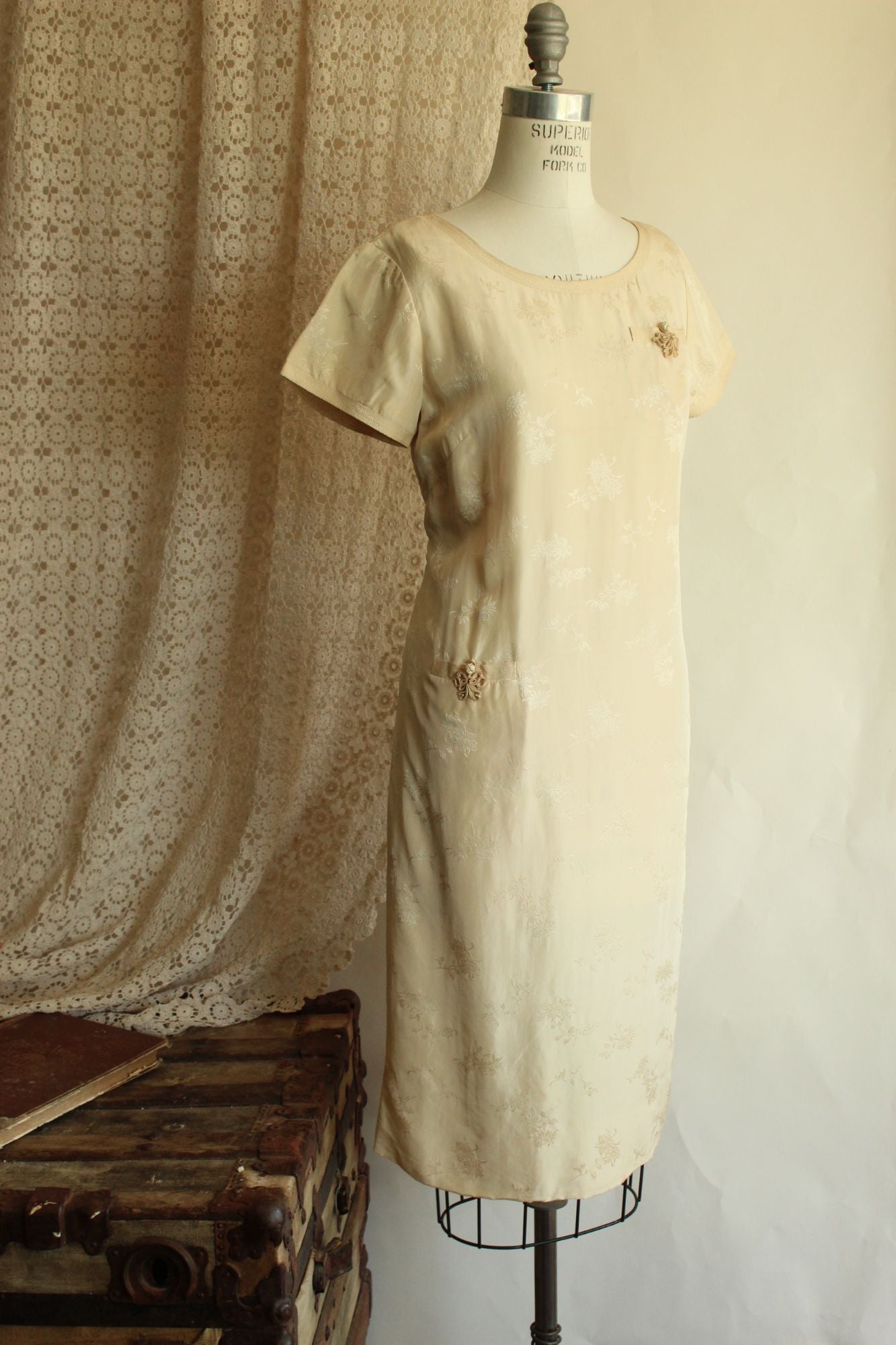Vintage 1960s Volup Size Calabash House Ivory Silk Damask Dress