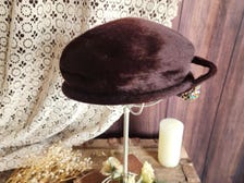 Vintage 1940s 1950s Jaccard Exclusive Brown Felt Pillbox Hat with Brooch and Hatpin