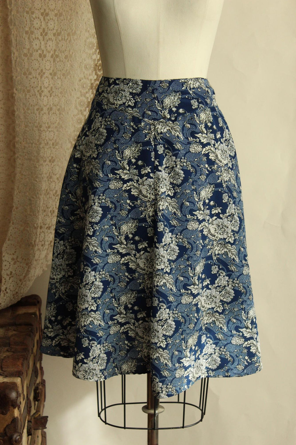 Vintage 1990s Norton McNaughton Blue And White Floral Print Skirt