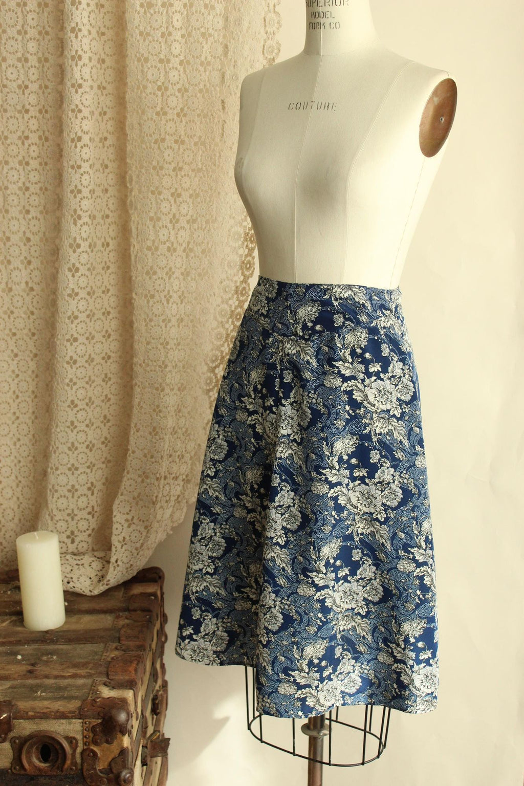 Vintage 1990s Norton McNaughton Blue And White Floral Print Skirt
