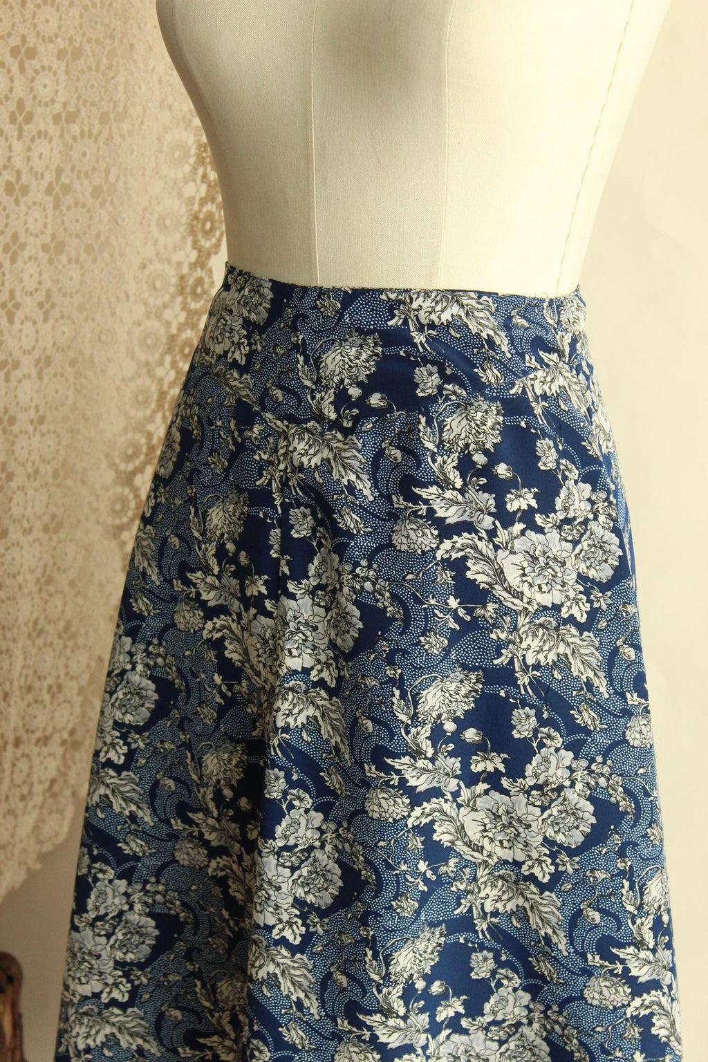 Vintage 1990s Norton McNaughton Blue And White Floral Print Skirt