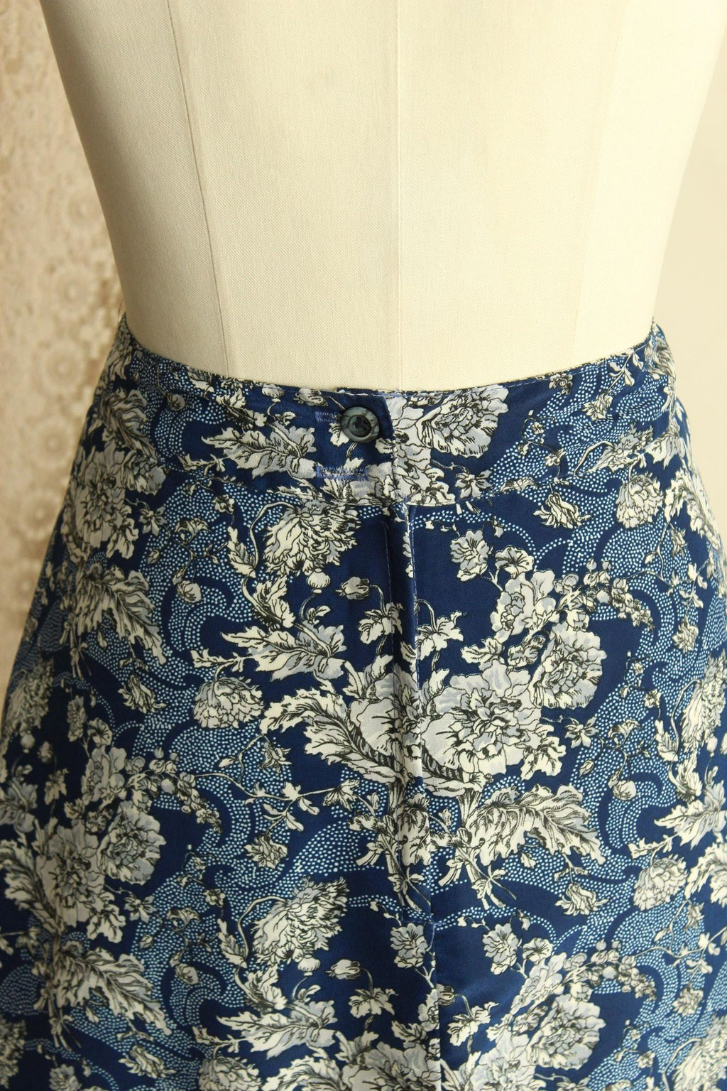 Vintage 1990s Norton McNaughton Blue And White Floral Print Skirt