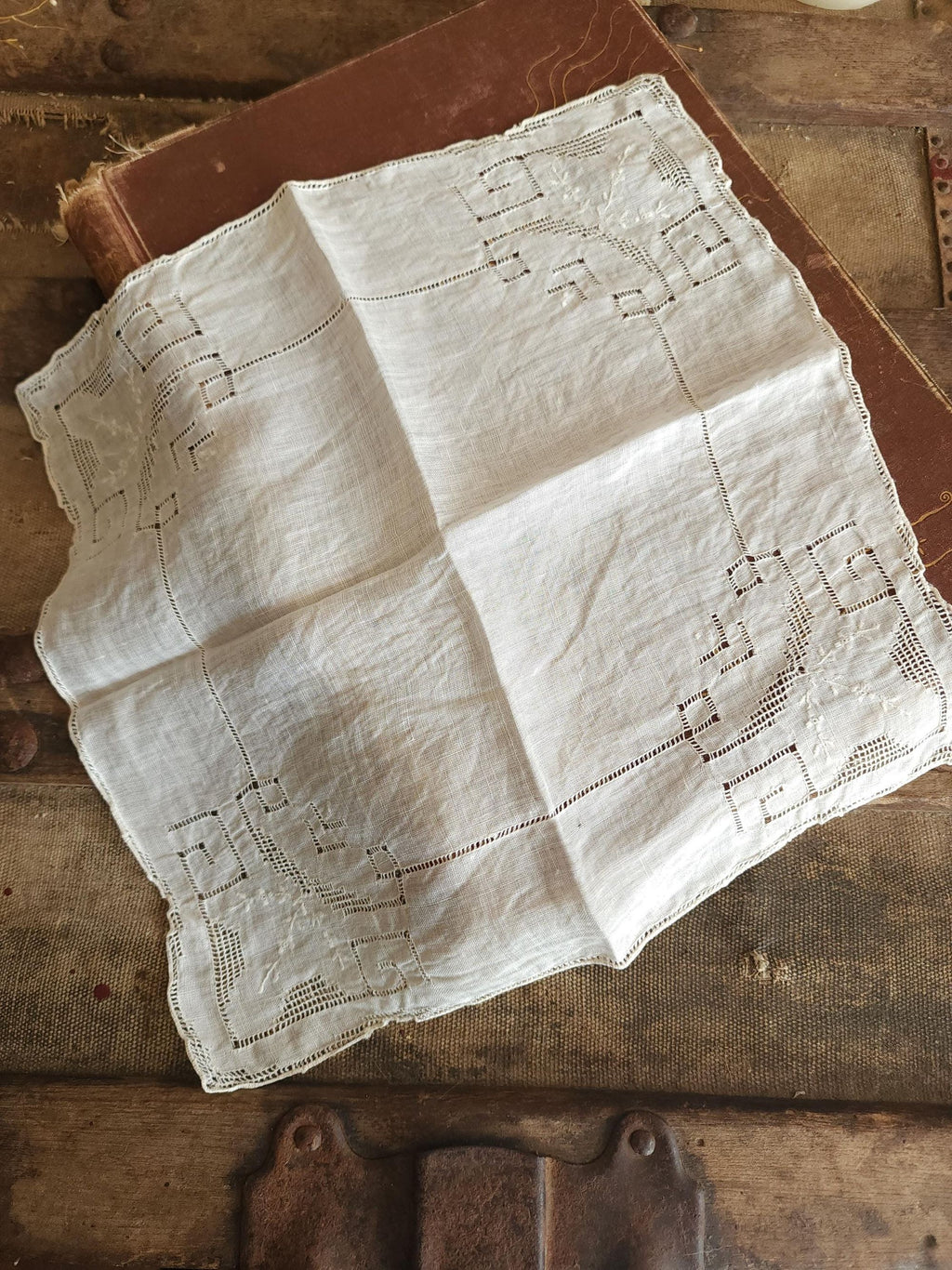 Vintage 1910s Handkerchief in Embroidered Linen with Drawn Thread Openwork