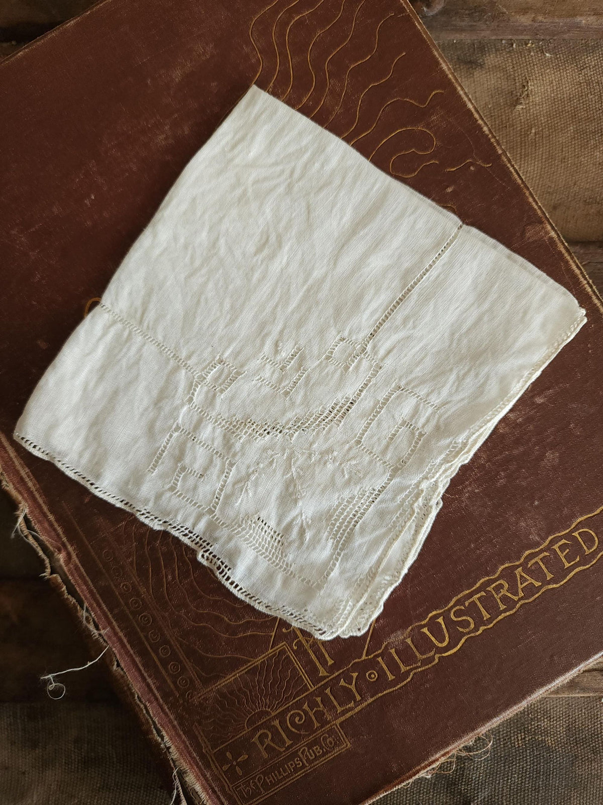 Vintage 1910s Handkerchief in Embroidered Linen with Drawn Thread Openwork