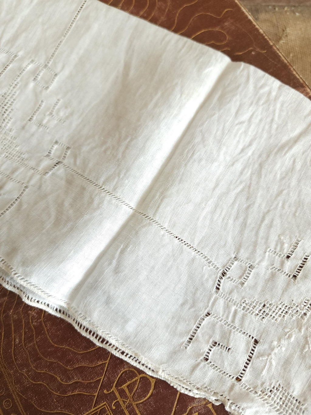 Vintage 1910s Handkerchief in Embroidered Linen with Drawn Thread Openwork