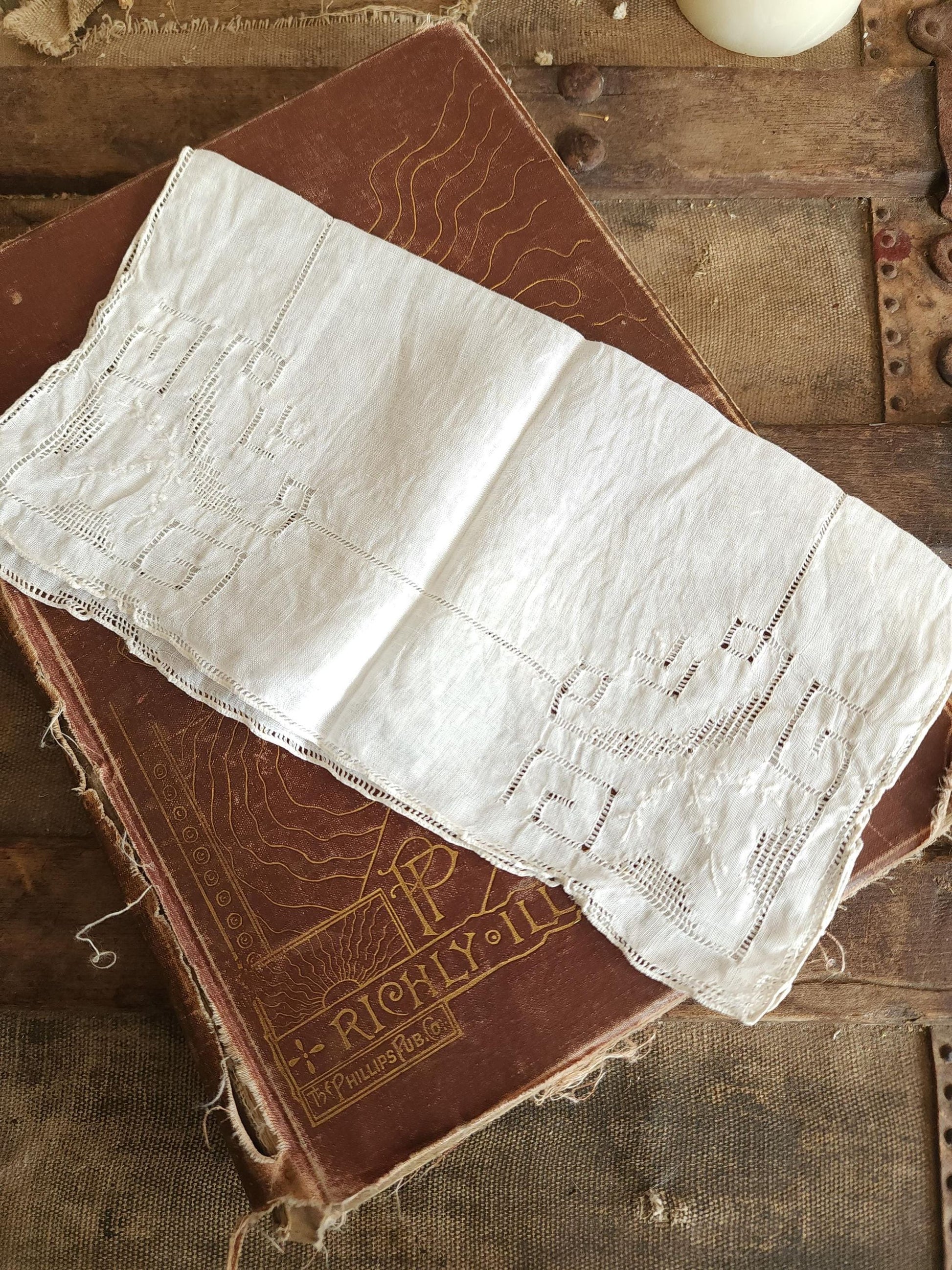 Vintage 1910s Handkerchief in Embroidered Linen with Drawn Thread Openwork