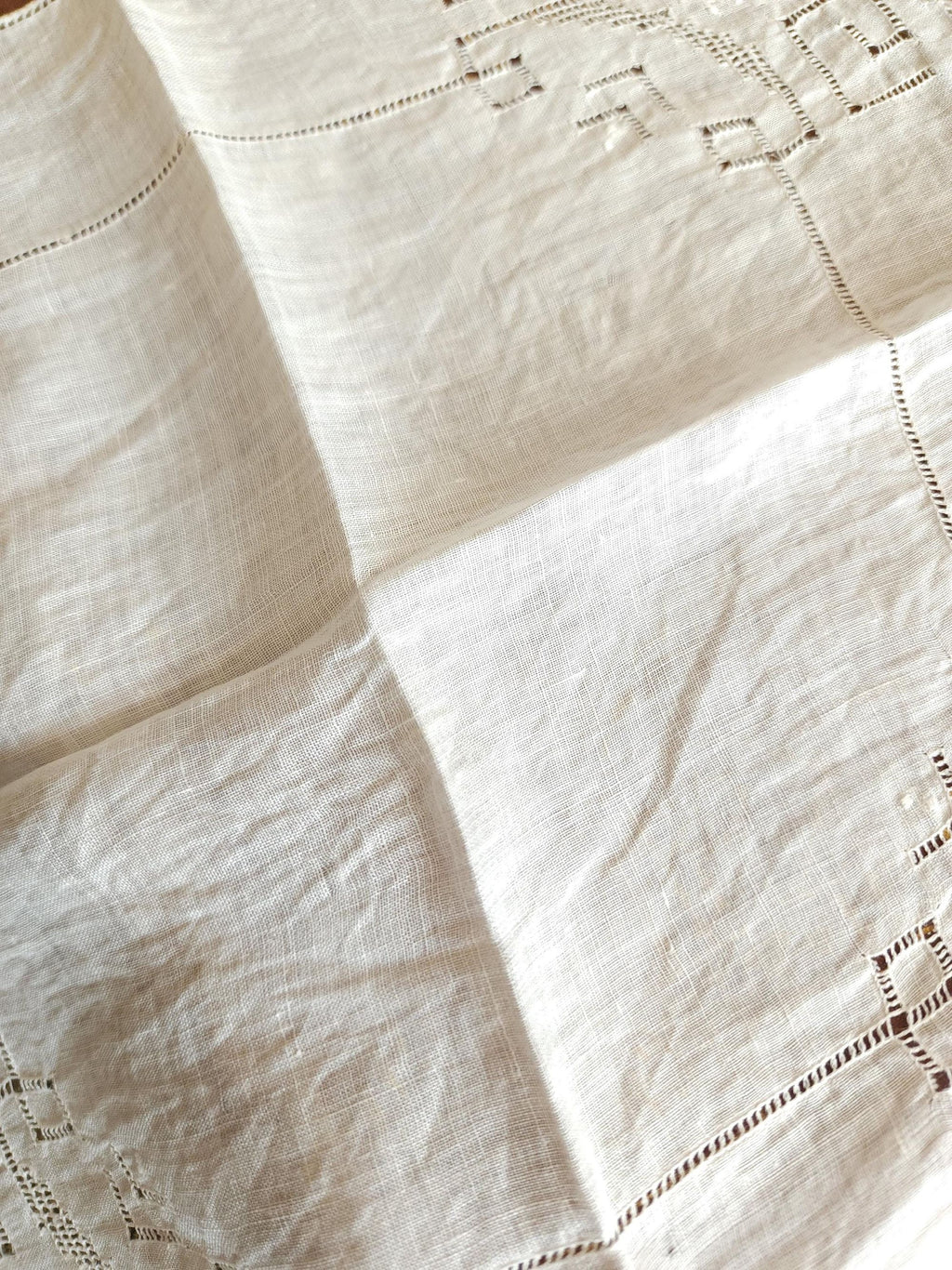 Vintage 1910s Handkerchief in Embroidered Linen with Drawn Thread Openwork